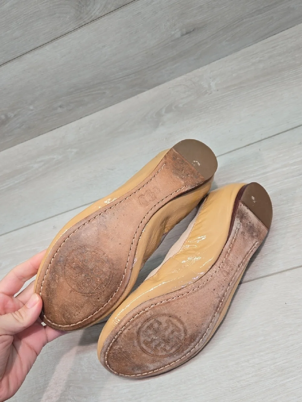Tory Burch Nude Gold Logo Patent Leather Ballet Flats Shoes Sz 9M